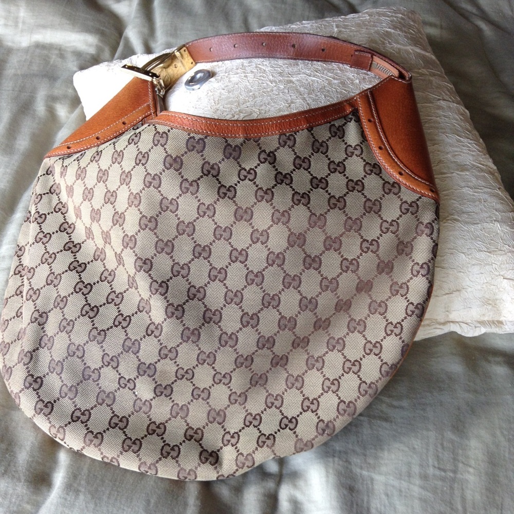 Vintage Gucci Hobo - FIRM